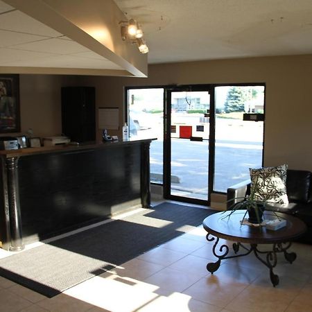 Cedar Inn Lloydminster Exterior photo